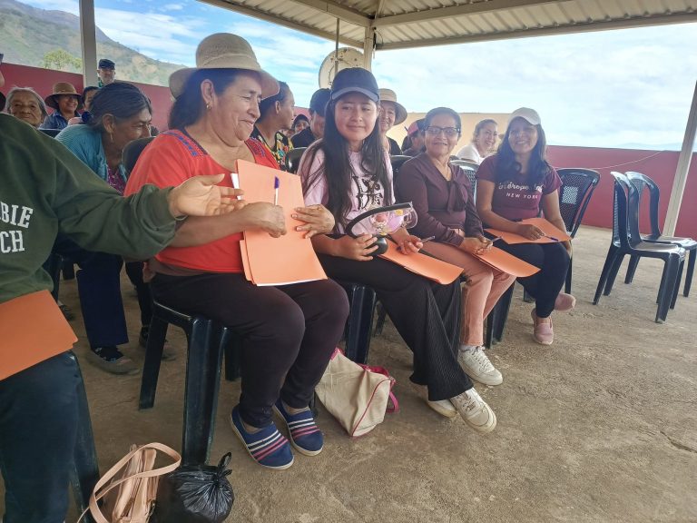 Entrega de Kits de Higiene Femenina